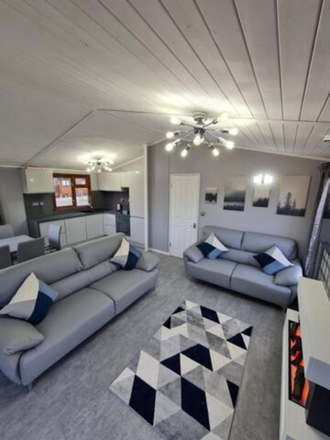4 Bed Luxury Lodge With Hot Tub Near Lake District Warton  Exteriér fotografie