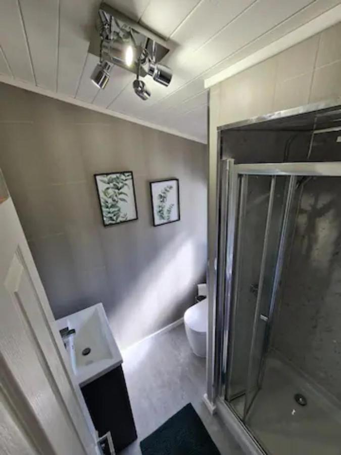 4 Bed Luxury Lodge With Hot Tub Near Lake District Warton  Exteriér fotografie
