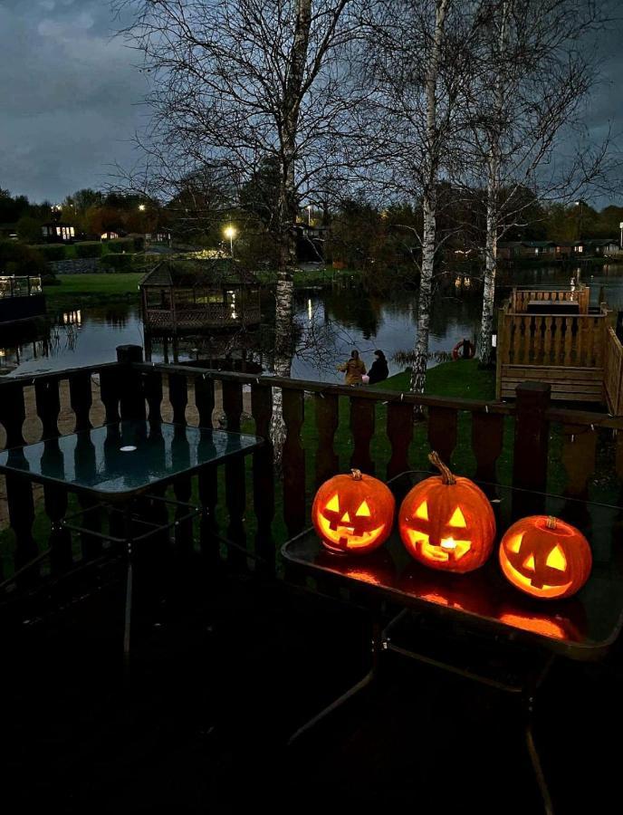 4 Bed Luxury Lodge With Hot Tub Near Lake District Warton  Exteriér fotografie